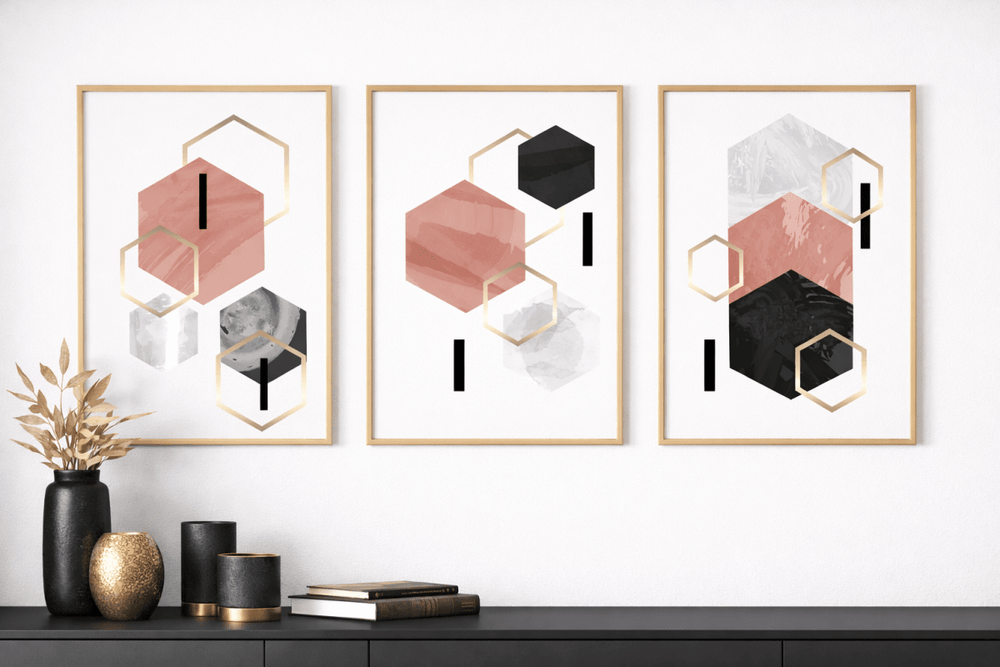 „Blush Geometry“ – Modernes Wandbild-Trio mit Goldakzenten - Print Home