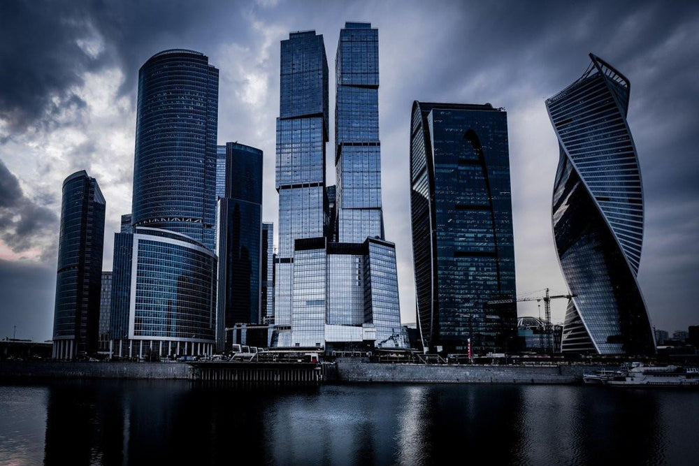 „Steel Giants“ – Futuristische Skyline mit Twisted Tower - Print Home