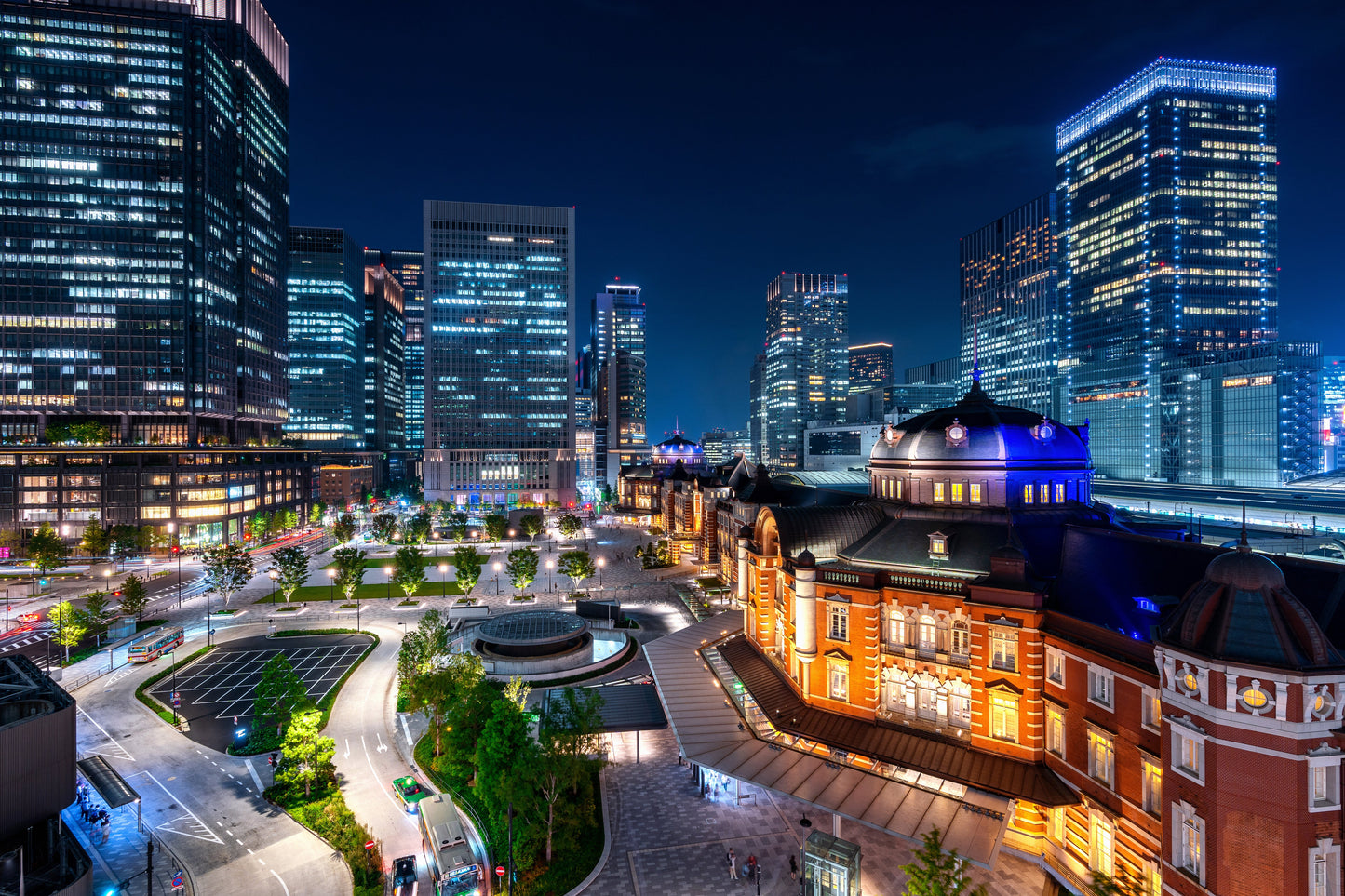 „Tokyo Station Glow“ – Historie trifft Moderne bei Nacht Print Home  Print Home