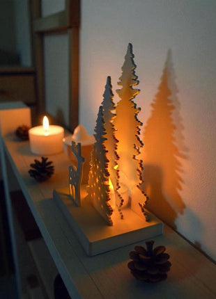 Minimalistisches Tannenbaum-Windlicht Winterwald