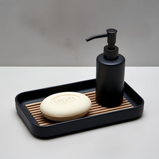 „Mono Set“ – Seifenspender & Ablage auf Design-Tablett