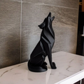 's Wald-Wandl sitzende Wolf Skulptur aus PLA, weitere Ansicht