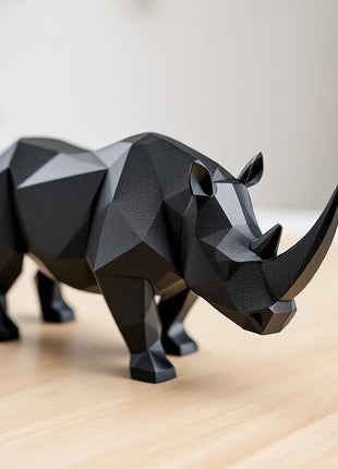 VIGUR Low Poly Nashorn - Kraftvoll und stilvoll - Print HomeVIGUR Low Poly Nashorn - Kraftvoll und stilvollPrint HomeNashornVIGUR schwarzes Low Poly Nashorn aus PLA+, moderne geometrische Skulptur als stilvolle Dekoration für Zuhause und BüroTierSculpture 29